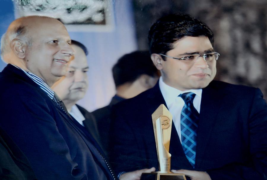 Receiving Jang Excellence Award from Governor Punjab Ch. M Sarwar in year 2013 at Governor House Lahore